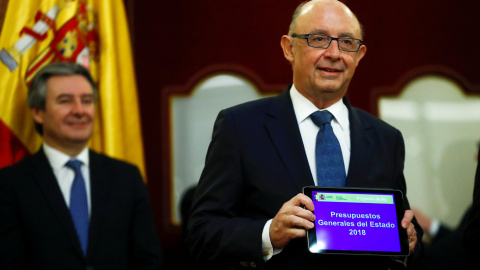 El ministro de Hacienda y Función Pública, Cristóbal Montoro, ha presentado este martes en el Congreso los nuevos Presupuestos Generales de 2018. / Reuters El ministro de Hacienda y Función Pública, Cristóbal Montoro, ha presentado este martes en el Congreso los nuevos Presupuestos Generales de 2018. / Reuters