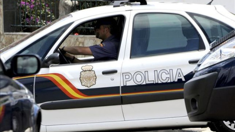 Agentes de la Policía en Elche. EFE/Archivo Agentes de la Policía en Elche. EFE/Archivo