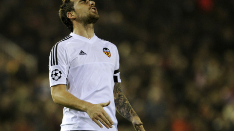 Alcácer se lamenta durante el partido ante el Olympique de Lyon. REUTERS/Heino Kalis Alcácer se lamenta durante el partido ante el Olympique de Lyon. REUTERS/Heino Kalis