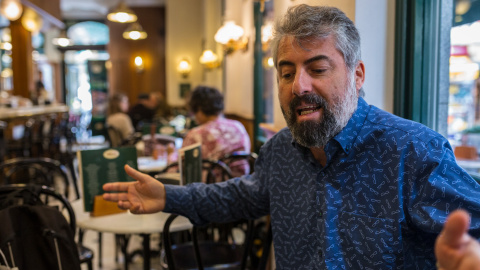 Luque se enerva en el transcurso de la charla.- JAIRO VARGAS Luque se enerva en el transcurso de la charla.- JAIRO VARGAS