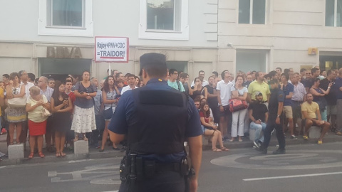 Protesta en el exterior del Congreso de los Diputados, que ha acogido la primera votación de investidura de Rajoy. / PAULA DÍAZ Protesta en el exterior del Congreso de los Diputados, que ha acogido la primera votación de investidura de Rajoy. / PAULA DÍAZ