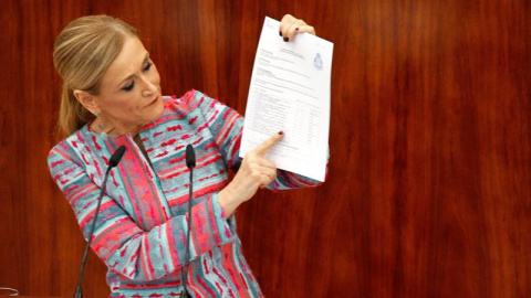 La presidenta madrileña, Cristina Cifuentes, comparece en un pleno extraordinario de la Asamblea de Madrid. EFE La presidenta madrileña, Cristina Cifuentes, comparece en un pleno extraordinario de la Asamblea de Madrid. EFE