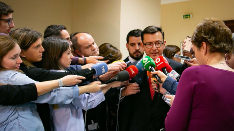 El ministro de Economía, Román Escolano, contesta a los medios tras su comparecencia en el Congreso de los Diputados. El ministro de Economía, Román Escolano, contesta a los medios tras su comparecencia en el Congreso de los Diputados.