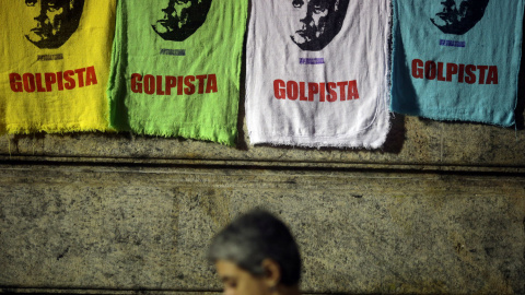 Pancartas que llaman "golpista" a Temer durante una protesta en Río de Janeiro. - REUTERS Pancartas que llaman "golpista" a Temer durante una protesta en Río de Janeiro. - REUTERS
