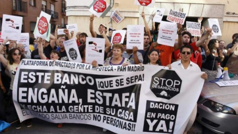 Foto de archivo de una protesta callejera contra un desahucio. / EFE Foto de archivo de una protesta callejera contra un desahucio. / EFE
