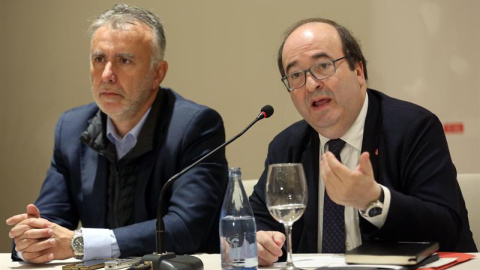 El primer secretario del Partido de los Socialistas de Cataluña, Miquel Iceta (d), acompañado del secretario general de los socialistas canarios, Ángel Víctor Torres, ofreció este sábado un desayuno informativo con motivo de su presencia en El primer secretario del Partido de los Socialistas de Cataluña, Miquel Iceta (d), acompañado del secretario general de los socialistas canarios, Ángel Víctor Torres, ofreció este sábado un desayuno informativo con motivo de su presencia en