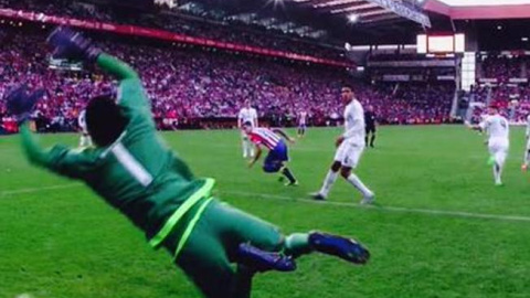 Momento del gol fantasma del partido entre Sporting y Real Madrid. Momento del gol fantasma del partido entre Sporting y Real Madrid.