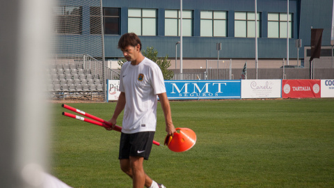 Fernando Morientes camina cabizbajo tras suspender el entrenamiento.- CHRISTIAN GONZÁLEZ