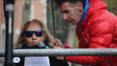 La madre y uno de los hermanos de José Couso, el periodista asesinado en Bagdag el 8 de abril de 2003. D. N. La madre y uno de los hermanos de José Couso, el periodista asesinado en Bagdag el 8 de abril de 2003. D. N.