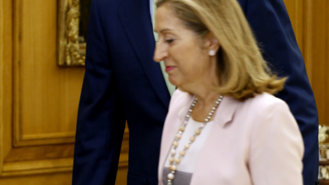 El rey Felipe VI con la presidenta del Congreso de los Diputados, Ana Pastor, quien acude al Palacio de la Zarzuela para comunicar al monarca el resultado de la investidura fallida de Mariano Rajoy. EFE/Sergio Barrenechea El rey Felipe VI con la presidenta del Congreso de los Diputados, Ana Pastor, quien acude al Palacio de la Zarzuela para comunicar al monarca el resultado de la investidura fallida de Mariano Rajoy. EFE/Sergio Barrenechea