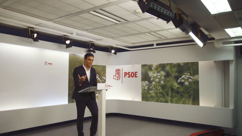 El secretario general del PSOE, Pedro Sánchez, durante la rueda de prensa que ha ofrecido hoy tras la reunión de la Ejecutiva Federal del partido, en la que ha anunciado que va a abrir una ronda de contactos con todos los partidos, incluido El secretario general del PSOE, Pedro Sánchez, durante la rueda de prensa que ha ofrecido hoy tras la reunión de la Ejecutiva Federal del partido, en la que ha anunciado que va a abrir una ronda de contactos con todos los partidos, incluido
