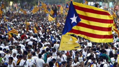 Miles de personas en la avenida Meridiana de Barcelona durante la Via Catalana. - EFE Miles de personas en la avenida Meridiana de Barcelona durante la Via Catalana. - EFE