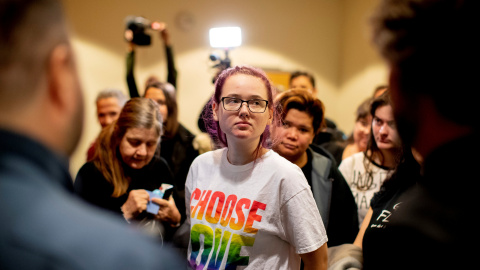 Elin Ersson, una joven sueca que detuvo un vuelo para evitar la deportación de un refugiado afgano, a la llegada del juicio en Gotemburgo (oeste de Suecia). / REUTERS Elin Ersson, una joven sueca que detuvo un vuelo para evitar la deportación de un refugiado afgano, a la llegada del juicio en Gotemburgo (oeste de Suecia). / REUTERS