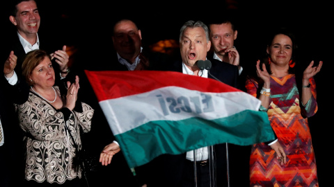 Viktor Orban celebra su victoria en las elecciones de Hungría. /REUTERS Viktor Orban celebra su victoria en las elecciones de Hungría. /REUTERS
