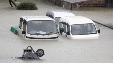 Una carretera inundada por las fuertes lluvias. / Reuters Una carretera inundada por las fuertes lluvias. / Reuters