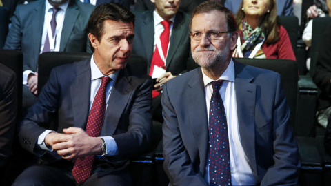 Foto de archivo del exministro Juan Manuel Soria con el presidente del Gobierno, Mariano Rajoy, en un acto oficial. REUTERS Foto de archivo del exministro Juan Manuel Soria con el presidente del Gobierno, Mariano Rajoy, en un acto oficial. REUTERS