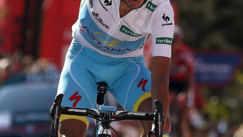 El ciclista italiano del equipo Astana, Fabio Aru en la vigésima etapa de la Vuelta Ciclista a España. EFE/Javier Lizon