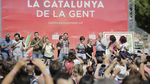 El secretario general de Podemos, Pablo Iglesias, en el acto de campaña de 'Catalunya Sí que es Pot' celebrado este domingo en la Rambla del Carmel en Barcelona. GEORGIE URIS