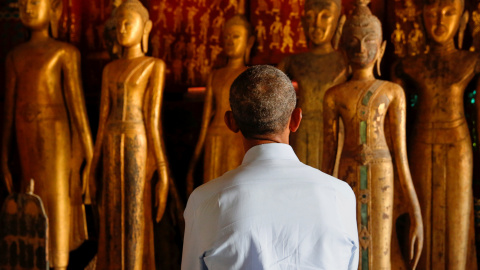 El presidente EE.UU., Barack Obama, visita el templo budista de Wat Xieng Thong en Luang Prabang, Laos. REUTERS/Jonathan Ernst