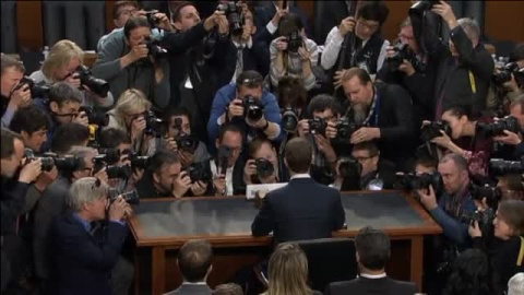 Zuckerberg inicia su comparecencia ante el Senado pidiendo perdón y hoy se enfrenta a la Cámara de Representantes Zuckerberg inicia su comparecencia ante el Senado pidiendo perdón y hoy se enfrenta a la Cámara de Representantes