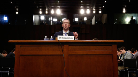 Mark Zuckerberg durante su comparecencia en el Senado estadounidense. | REUTERS Mark Zuckerberg durante su comparecencia en el Senado estadounidense. | REUTERS