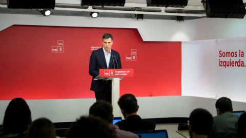 El secretario general del PSOE, Pedro Sánchez, durante la rueda de prensa que ha ofrecido posterior a la reunión de la Permanente del partido. EFE/ Luca Piergiovanni El secretario general del PSOE, Pedro Sánchez, durante la rueda de prensa que ha ofrecido posterior a la reunión de la Permanente del partido. EFE/ Luca Piergiovanni