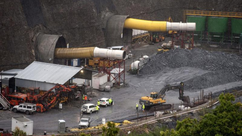 Vista general de las obras del AVE en el túnel de O Corno, en Laza (Ourense), donde un trabajador de la empresa Coprosa ha fallecido esta madrugada y otro compañero suyo ha resultado herido grave a consecuencia de un accidente laboral, en l Vista general de las obras del AVE en el túnel de O Corno, en Laza (Ourense), donde un trabajador de la empresa Coprosa ha fallecido esta madrugada y otro compañero suyo ha resultado herido grave a consecuencia de un accidente laboral, en l