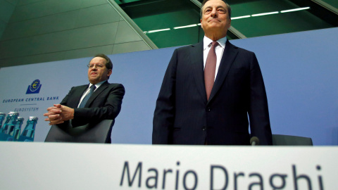 El presidente del BCE, Mario Draghi, antes de la rueda de prensa mensual en la rede de la entidad, en Fráncfort. REUTERS/Ralph Orlowski El presidente del BCE, Mario Draghi, antes de la rueda de prensa mensual en la rede de la entidad, en Fráncfort. REUTERS/Ralph Orlowski