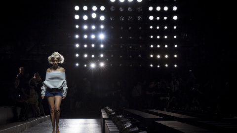 La modelo Gigi Hadid en la pasarela durante los ensayos antes de presentar la nueva colección de Primavera/Verano de Jeremy Scott en la Fashion Week de Nueva York, 15 de septiembre, 2015 REUTERS/Andrew Kelly