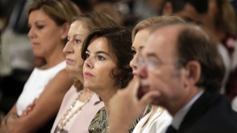 La secretaria general del Partido Popular, María Dolores de Cospedal; la presidenta del Congreso, Ana Pastor; la vicepresidenta del Gobierno en funciones, Soraya Saénz de Santamaría; la presidenta de la Comunidad de Madrid, Cristina Cifuent