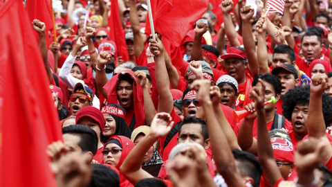 Manifestantes " camisas rojas " se reúnen para una manifestación para celebrar el Día de Malasia en Kuala Lumpur. REUTERS