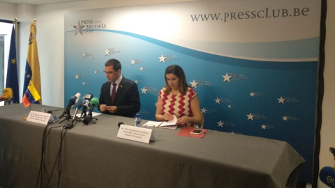 El ministro de Exteriores de Venezuela, Jorge Arreaza, con la embajadora del país ante la UE, Claudia Salerno. M.M.J. El ministro de Exteriores de Venezuela, Jorge Arreaza, con la embajadora del país ante la UE, Claudia Salerno. M.M.J.