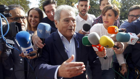El expresidente de la Diputación de Valencia, Alfonso Rus, a su llegada al juzgado para declarar como imputado en una de las piezas separadas del caso Imelsa, la que investiga contrataciones ficticias de personal en esta empresa pública.- E El expresidente de la Diputación de Valencia, Alfonso Rus, a su llegada al juzgado para declarar como imputado en una de las piezas separadas del caso Imelsa, la que investiga contrataciones ficticias de personal en esta empresa pública.- E