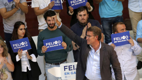 El presidente de la Xunta y candidato a la reelección, Alberto Núñez Feijóo, durante su intervención en un mitin de campaña para las elecciones gallegas en la plaza de toros de Pontevedra. EFE/Lavandeira jr El presidente de la Xunta y candidato a la reelección, Alberto Núñez Feijóo, durante su intervención en un mitin de campaña para las elecciones gallegas en la plaza de toros de Pontevedra. EFE/Lavandeira jr