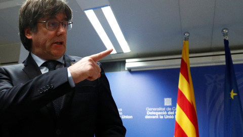 El expresident catalán Carles Puigdemont, tras la rueda de prensa en Bruselas para comentar la sentencia del Tribunal Supremo sobre el juicio del 'procés'. REUTERS/Francois Lenoir El expresident catalán Carles Puigdemont, tras la rueda de prensa en Bruselas para comentar la sentencia del Tribunal Supremo sobre el juicio del 'procés'. REUTERS/Francois Lenoir