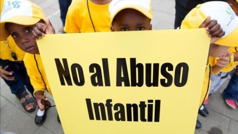 14/10/2019 - Cartel contra la pedofilia y el abuso infantil. EFE/ARCHIVO 14/10/2019 - Cartel contra la pedofilia y el abuso infantil. EFE/ARCHIVO
