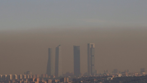 La boina de aire contaminado que cubre Madrid. EFE La boina de aire contaminado que cubre Madrid. EFE