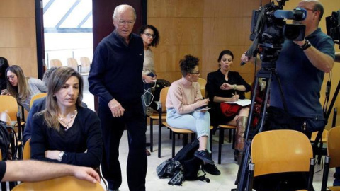 Jacinto Siverio, de 83 años, entrando en la sala de la Audiencia Provincial de Santa Cruz de Tenerife.- EFE Jacinto Siverio, de 83 años, entrando en la sala de la Audiencia Provincial de Santa Cruz de Tenerife.- EFE