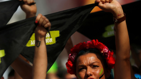 Una mujer, durante la manifestación. REUTERS/Susana Vera