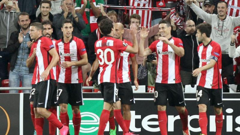 Los jugadores del Athletic celebran uno de los goles al Augsburgo. EFE/Luis Tejido Los jugadores del Athletic celebran uno de los goles al Augsburgo. EFE/Luis Tejido