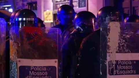 Cataluña pasa la noche con graves protestas y enfrentamientos Cataluña pasa la noche con graves protestas y enfrentamientos