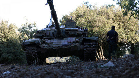 Uno de los tanques en manos de los combatientes rebeldes. - REUTERS