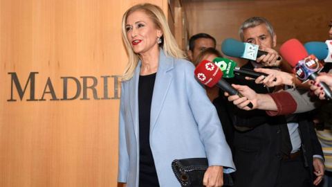 Cifuentes llega a la Asamblea para comparecer en la comisión de universidades. / EFE Cifuentes llega a la Asamblea para comparecer en la comisión de universidades. / EFE