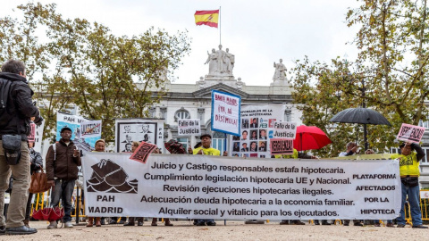 Plataforma de Afectados por la Hipoteca frente al Tribunal Supremo | EFE/ Rodrigo Jimenez Plataforma de Afectados por la Hipoteca frente al Tribunal Supremo | EFE/ Rodrigo Jimenez
