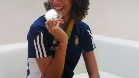 Lourdes Mohedano muerde la medalla de plata olímpica lograda en Río. Lourdes Mohedano muerde la medalla de plata olímpica lograda en Río.