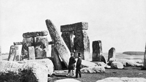 Fotografía del monumento megalítico de  Stonehenge tomada en 1870. /  HISTORIC ENGLAND ARCHIVE