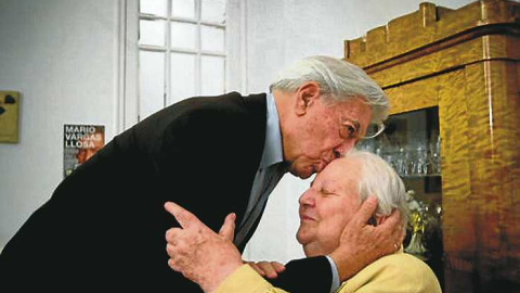 Carmen Balcells con el Premio Nobel Mario Vargas Llosa / EFE