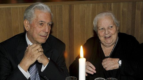 Carmen Balcells junto con el escritor Mario Vargas Llosa / EFE