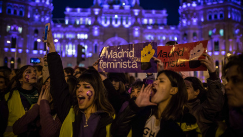 La manifestación de la huelga feminista con motivo del Día de la Mujer, a su paso por Cibeles, en Madrid.-JAIRO VARGAS La manifestación de la huelga feminista con motivo del Día de la Mujer, a su paso por Cibeles, en Madrid.-JAIRO VARGAS