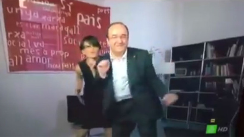 Iceta, desmelenado junto a Thais Villas al ritmo de Queen. Iceta, desmelenado junto a Thais Villas al ritmo de Queen.